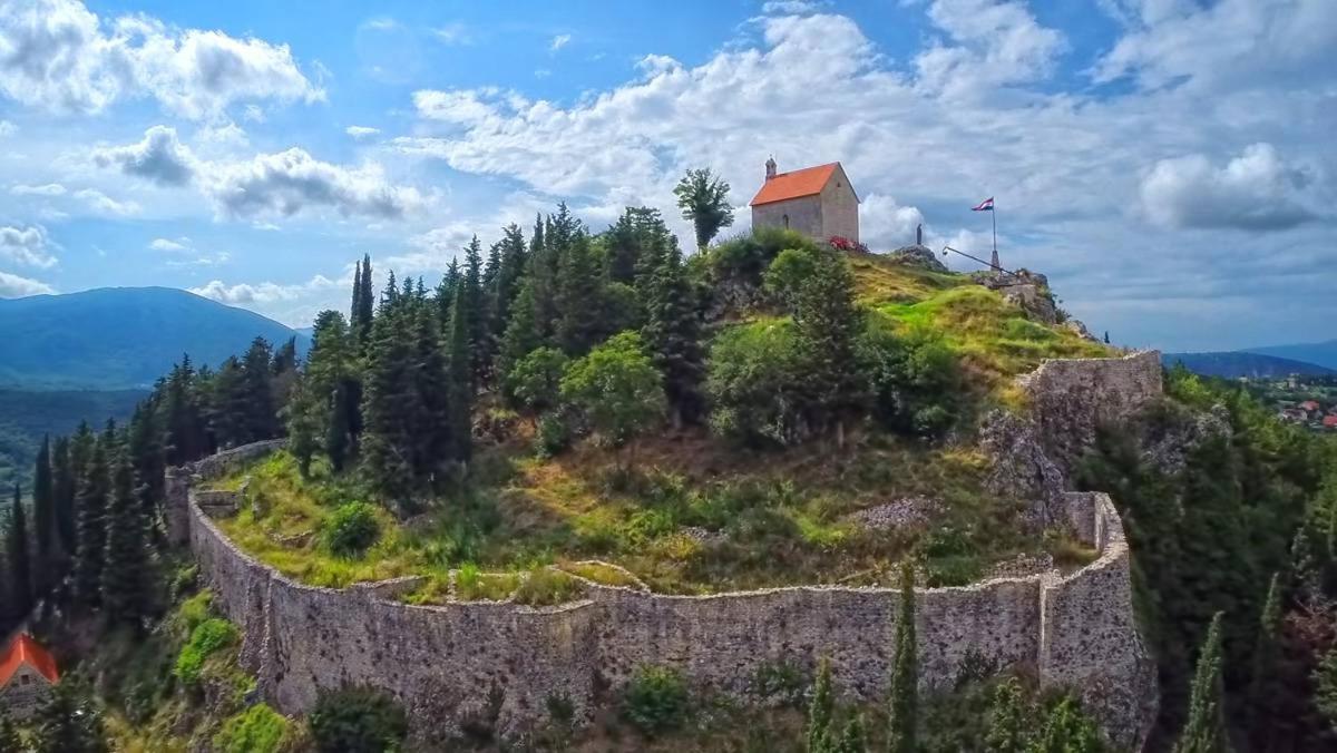 Apartman Gluic Sinj Buitenkant foto
