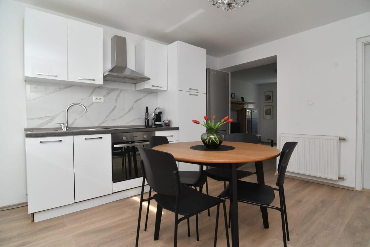 Apartman Gluic Sinj Buitenkant foto