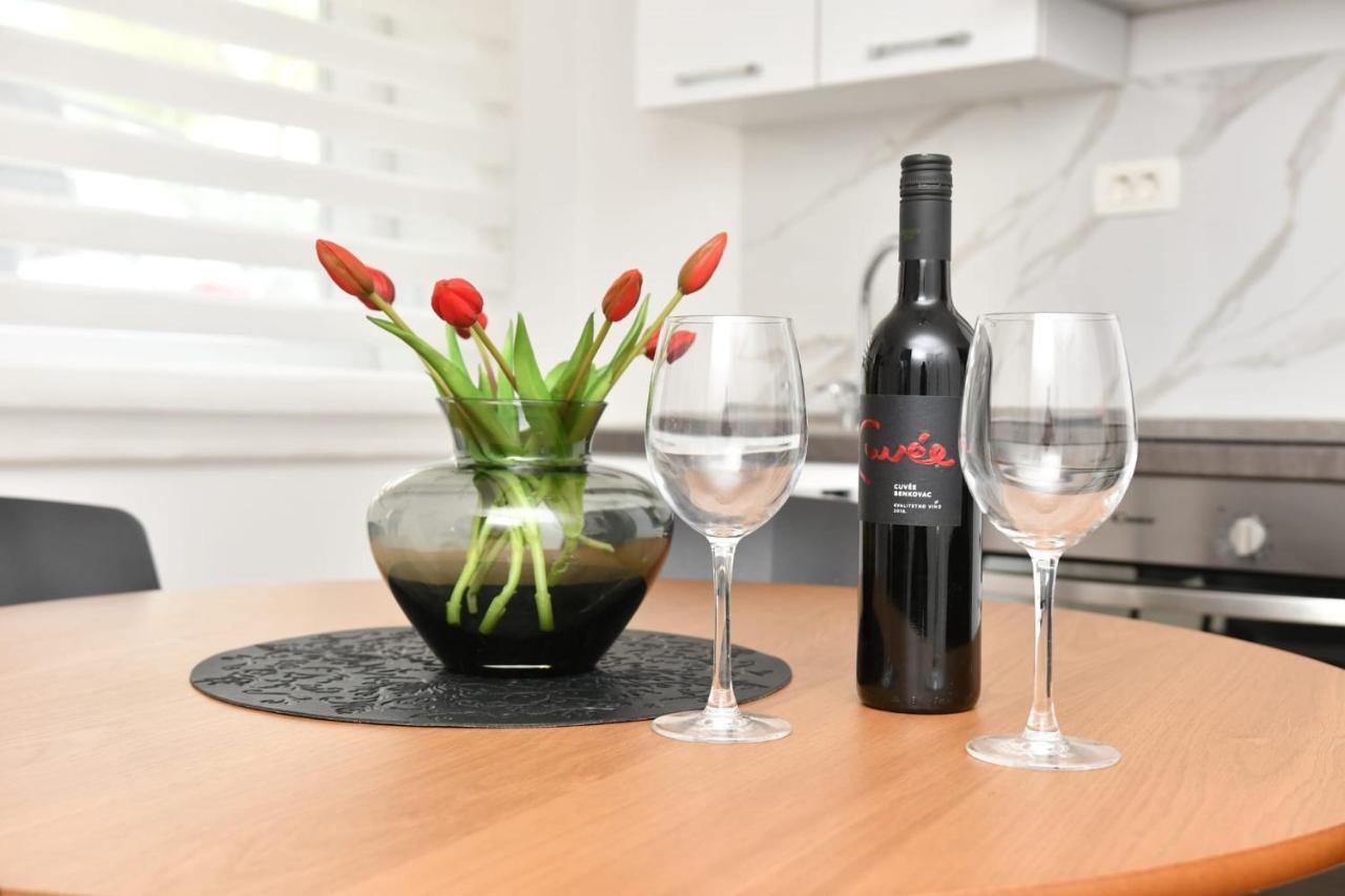 Apartman Gluic Sinj Buitenkant foto