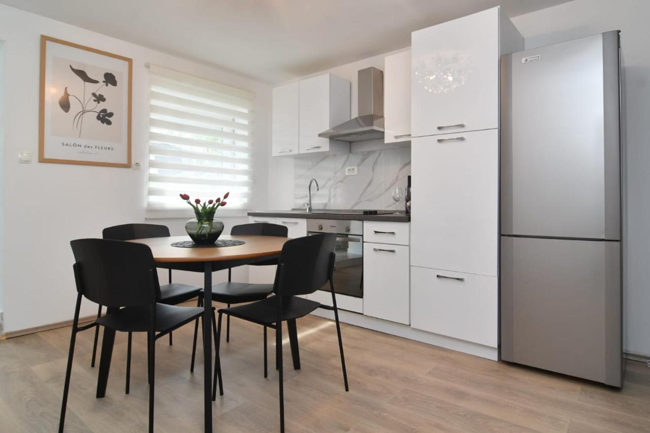 Apartman Gluic Sinj Buitenkant foto
