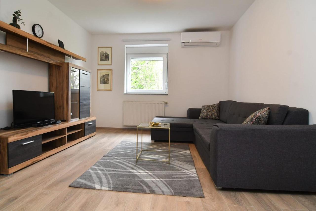 Apartman Gluic Sinj Buitenkant foto
