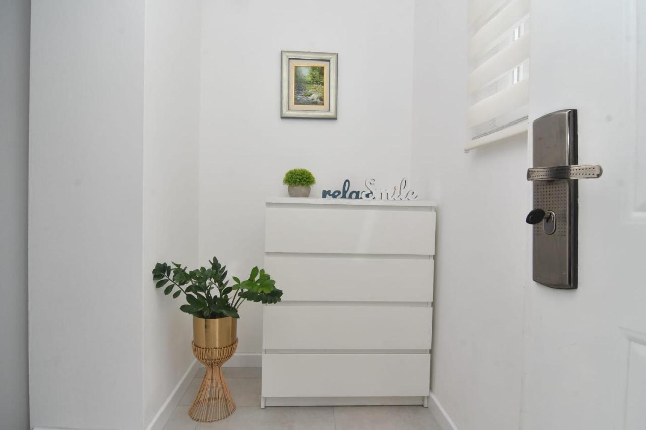 Apartman Gluic Sinj Buitenkant foto