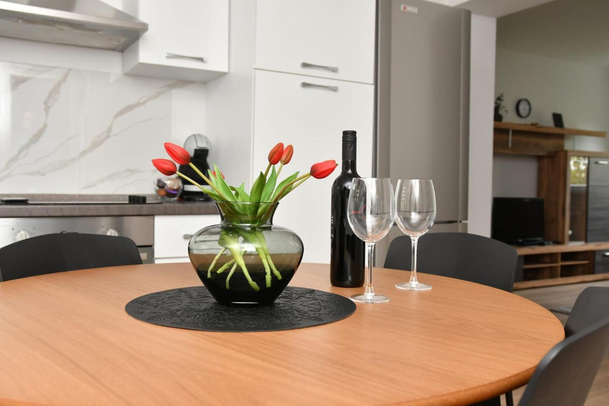 Apartman Gluic Sinj Buitenkant foto