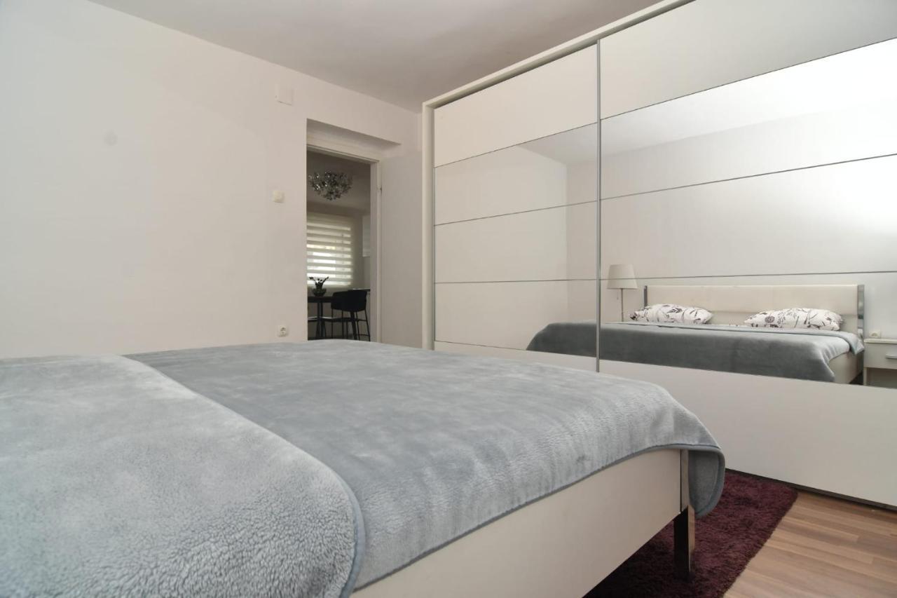 Apartman Gluic Sinj Buitenkant foto